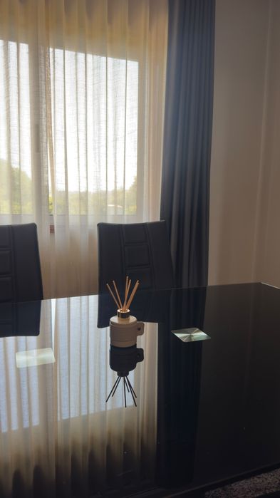 Mesa de jantar,4 adeira e mesa de apoio