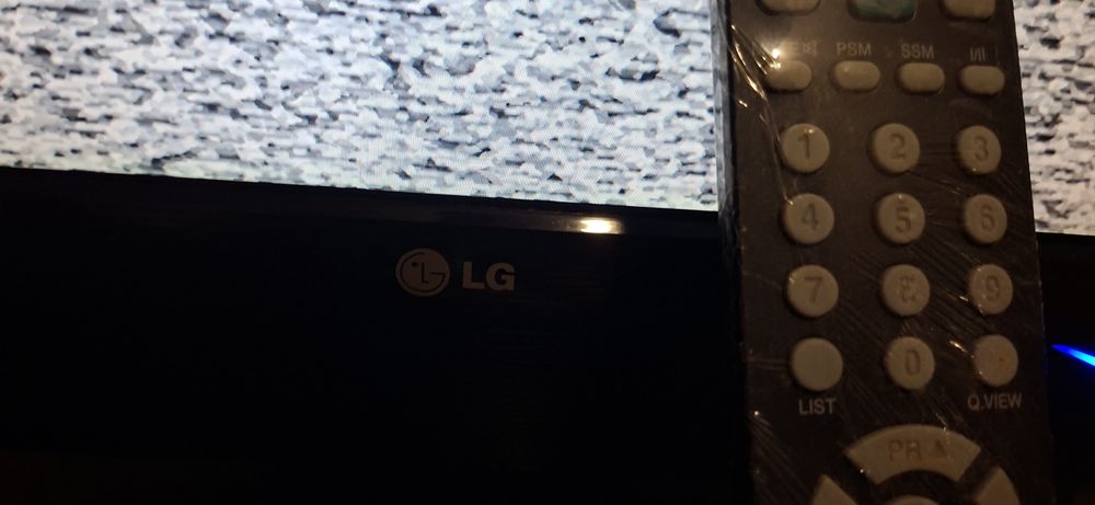 LG Flatron M208WA-BZ, um monitor/TV LCD de 20"