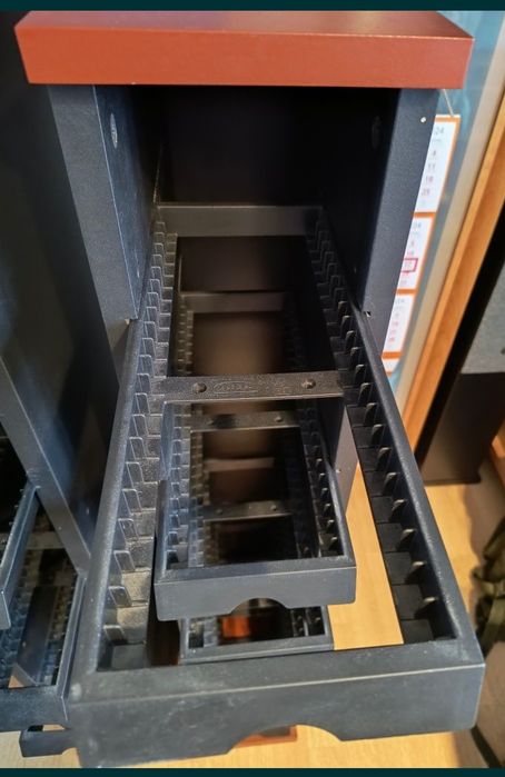 Stojaki na CD marki IKEA