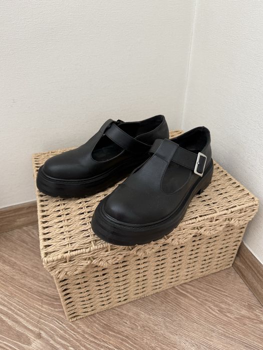 Туфлі мері джейн bershka 36