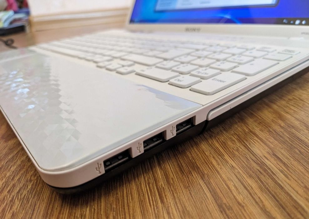 Ноутбук Sony VAIO PCG-71D14V: 15.6 FullHD/i5-2450m/8GB/128GB SSD