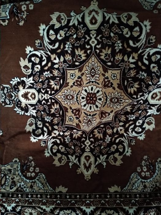 Продам покрывало на диван и два кресла в нормальном состоянии