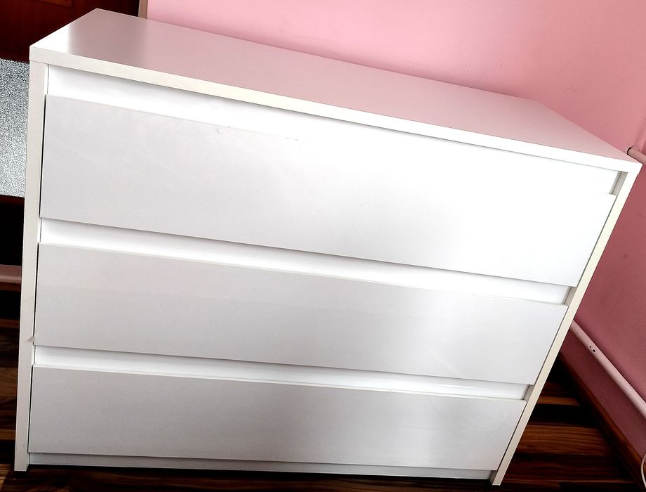 Komoda biała z połyskiem