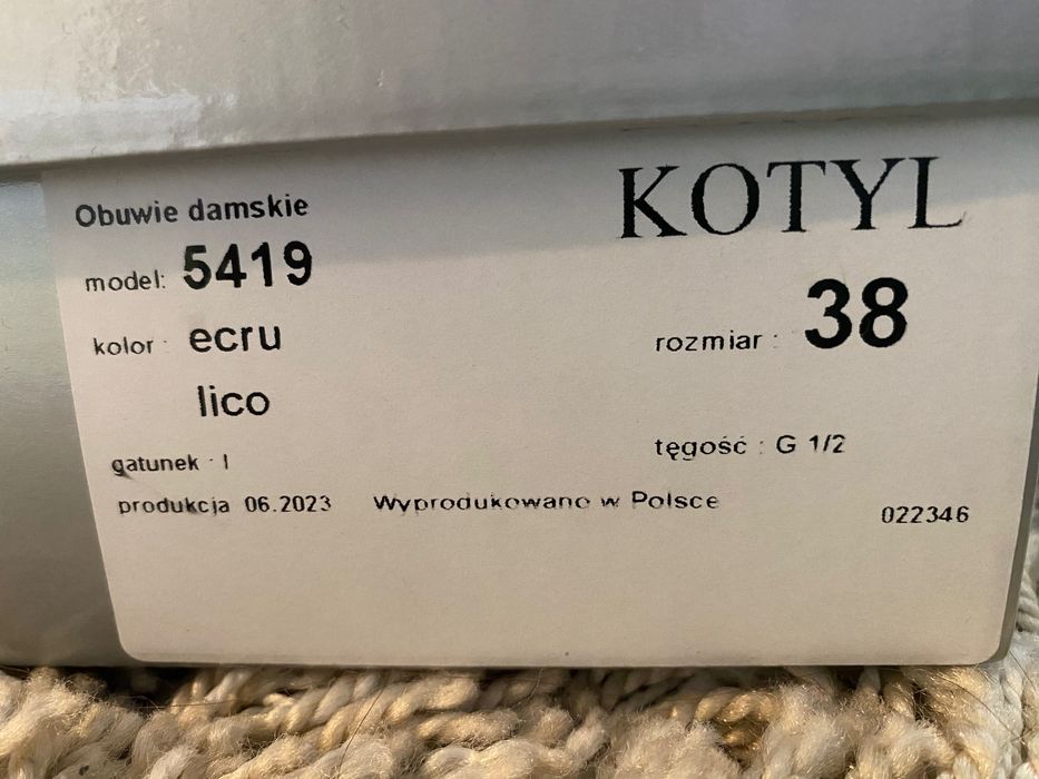 Czółenka ślubne Kotyl roz. 38