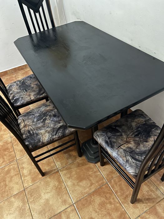 Mesa com 4 cadeiras