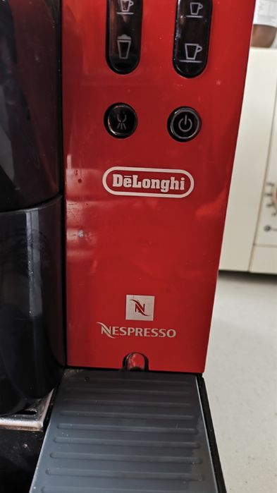Капсульная кофемашина DeLonghi Nespresso Lattissima EN660 с капучинатором