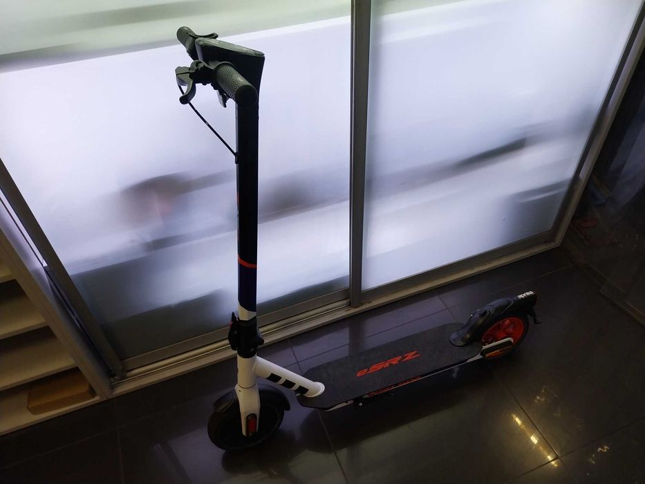Hulajnoga elektryczna APRILIA E-SR2 +ładowarka