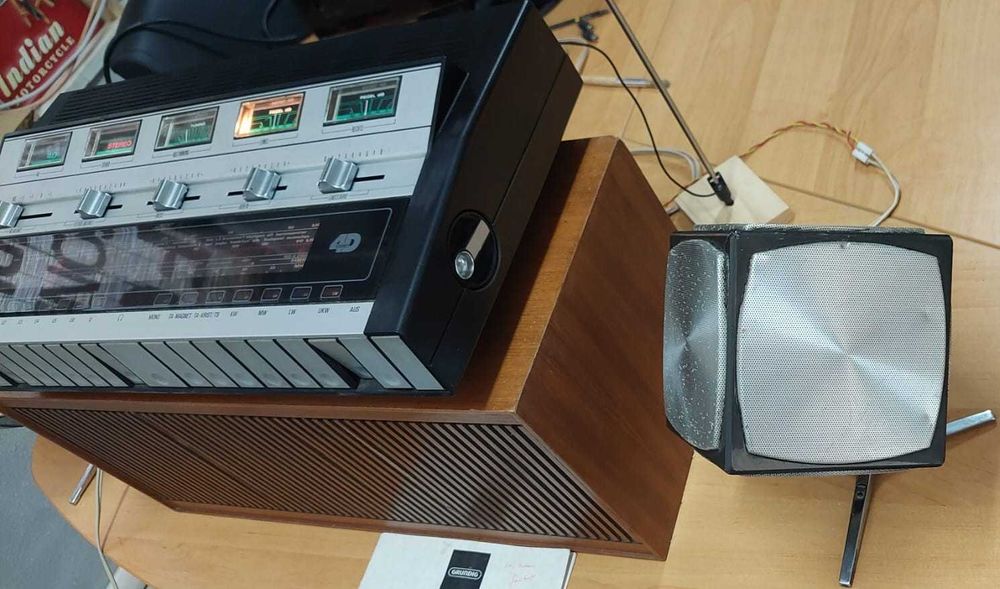 Aparelhagem Grundig RTV 820 com as respectivas colunas