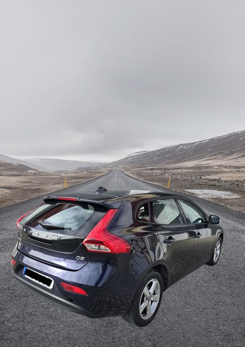 VOLVO V40 D2 - Versatilidade e Elegância Premium