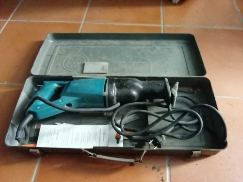 Serra Sabre Makita JR 3000