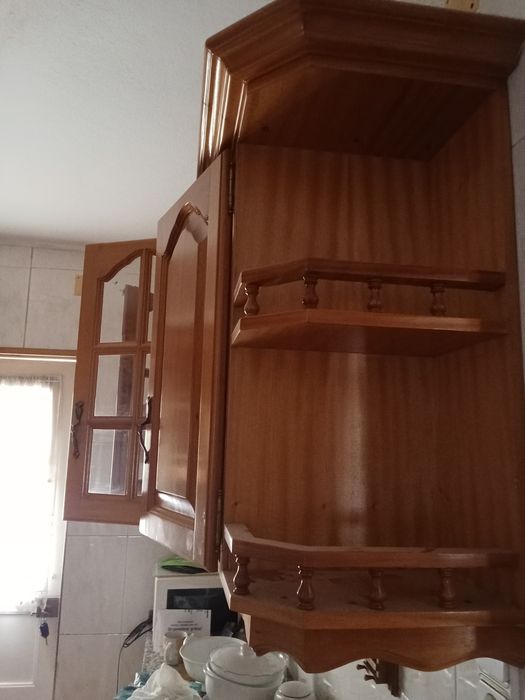 Conjunto de Armários Supenso de Cozinha em Madeira (Com Vitrine)