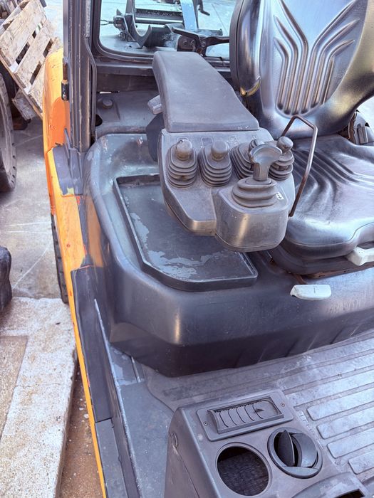 Toyota  serie 8 30 triplex , sobe 5,5m, empilhador