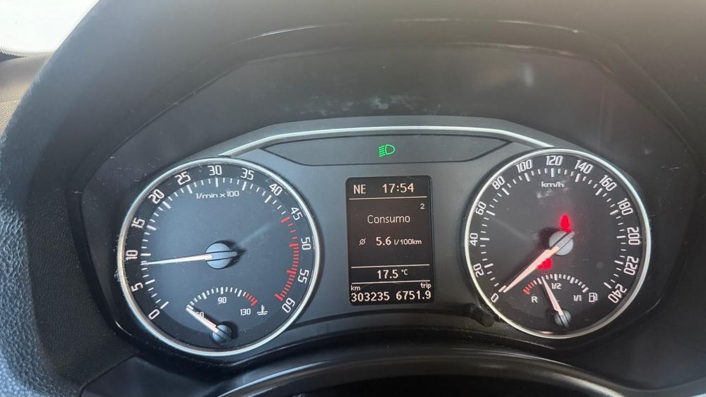 Škoda Octavia Break 2.0 TDI 136cv – Muito Bem Equipado