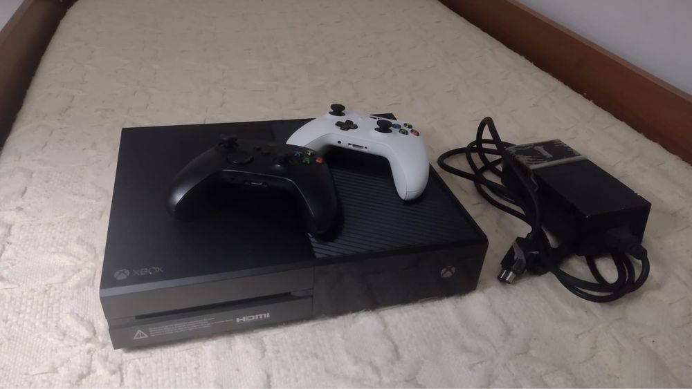 X box one com 2 consoles e alguns jogos