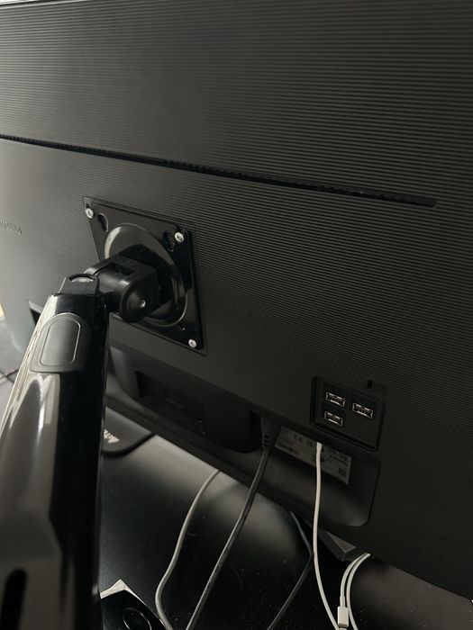 Monitor SAMSUNG Smart M7 32” 4K UHD idealny stan