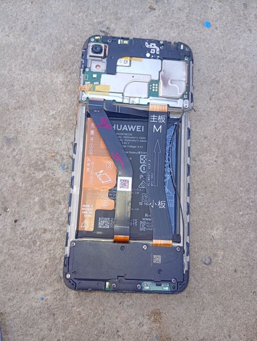 Huawei Y6 2019 на запчастини. Робоча материнська плата і батарея»
