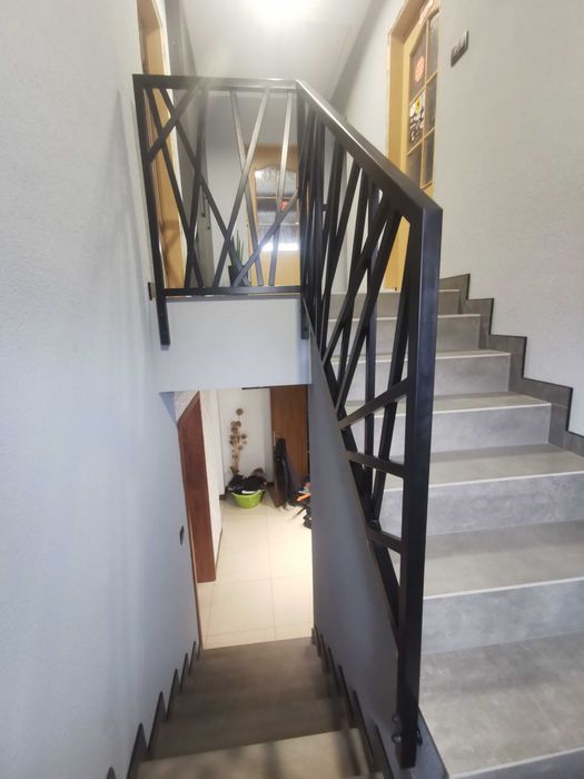 Balustrady nierdzewne schodowe tarasowe