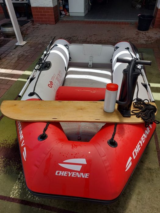 Ponton Cheyenne V 300