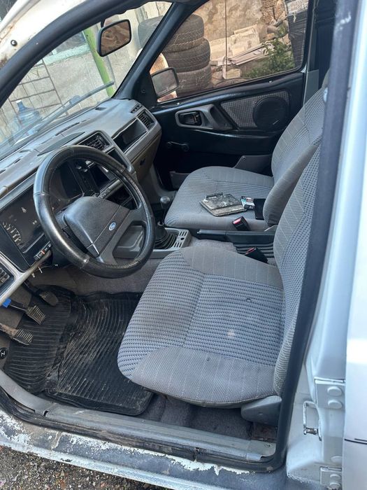 Продам авто (форд)