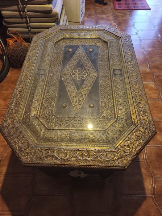 Mesa de Centro Marroquina Exclusiva em Latão Cinzelado (Peça Única)