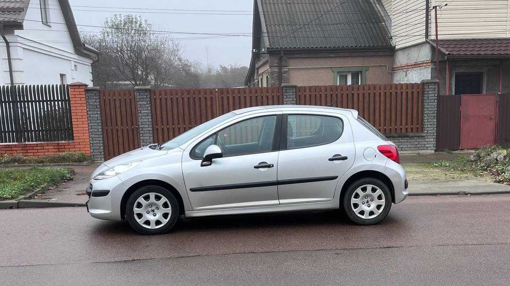 Продаю Peugeot 207. 1.4.   2009