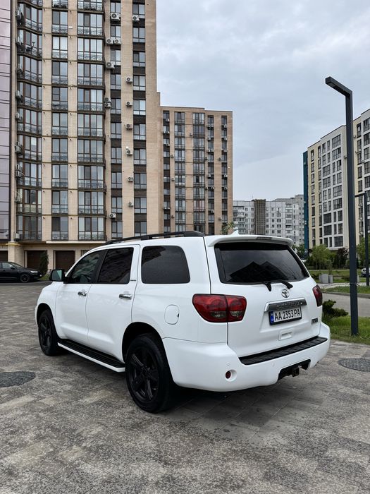 Toyota Sequoia 2014 ГАЗ/БЕНЗИН