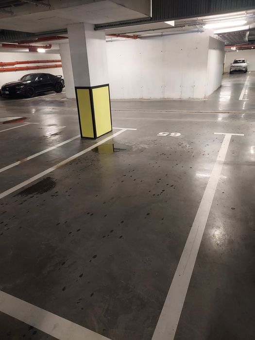 Miejsce w hali garażowej