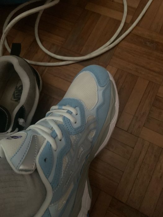 Asics branco e azul