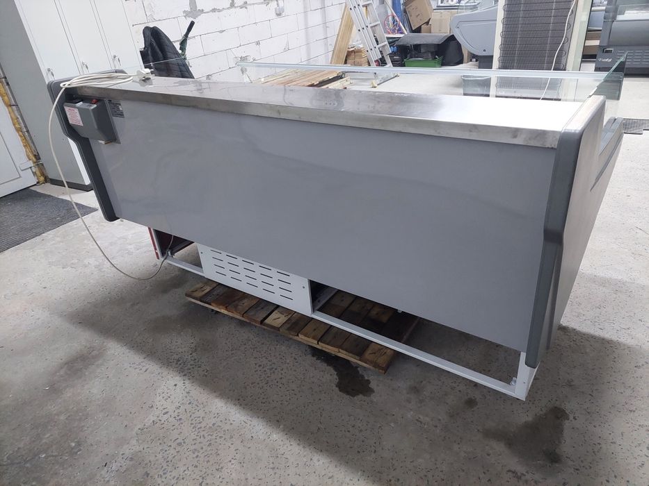 Холодильна вітрина "Риба на льоду".