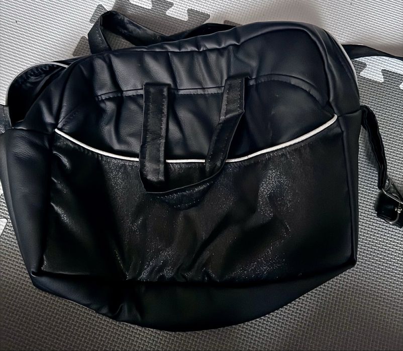 Pojemna, duża torba do wózka. Czarna z brokatem.