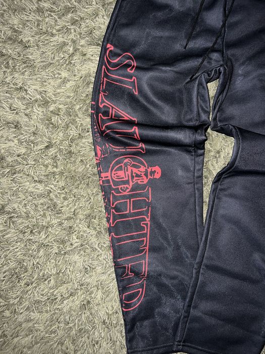 Conjunto de Moletom Preto com Estampa Vermelha