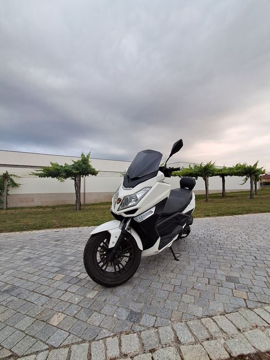 Znen goes T-Max 125cc