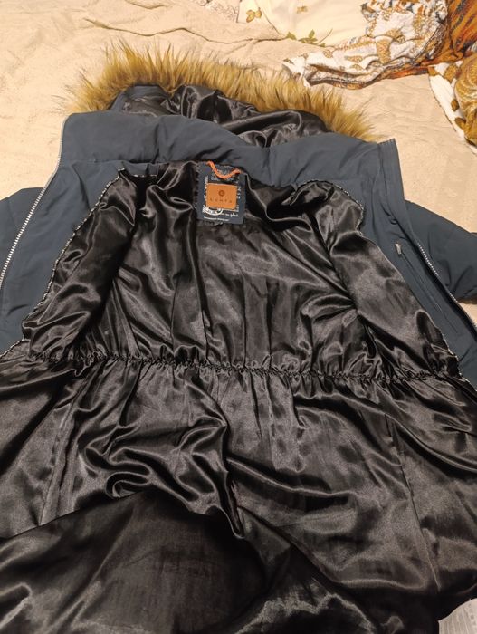 Жіноча зимова куртка