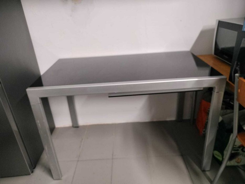 Mesa extensível vidro/metal 120x70 (+40) + 4 cadeiras — impecável