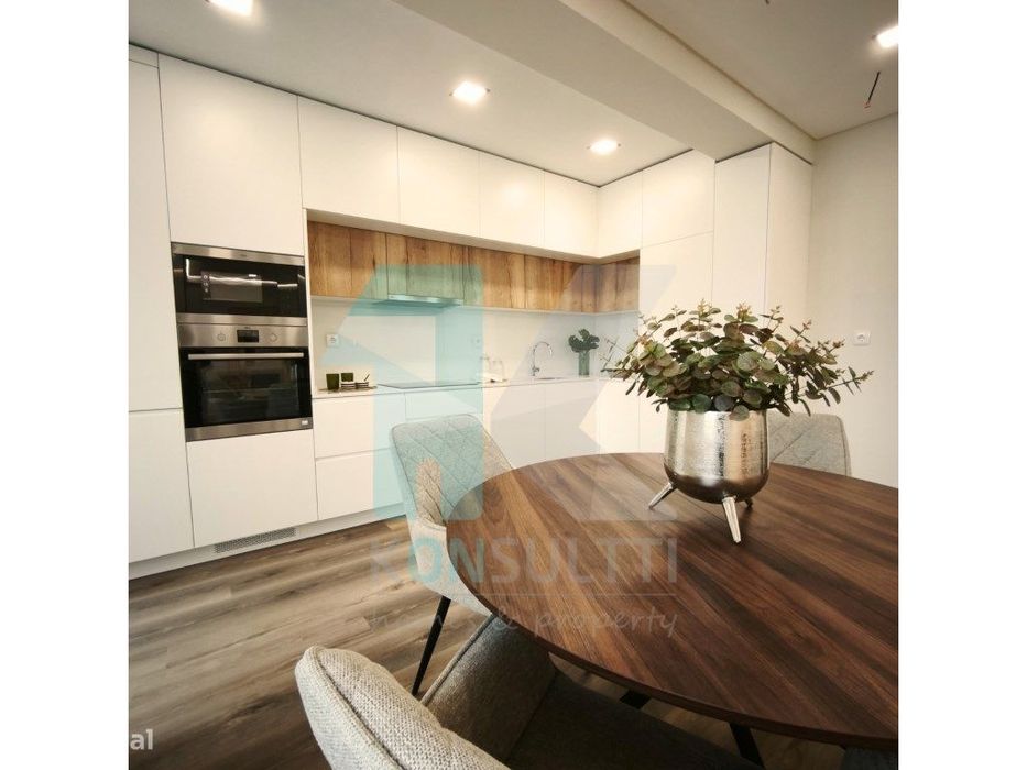 Apartamento T3 com varanda totalmente renovado e vista para o Monsa...