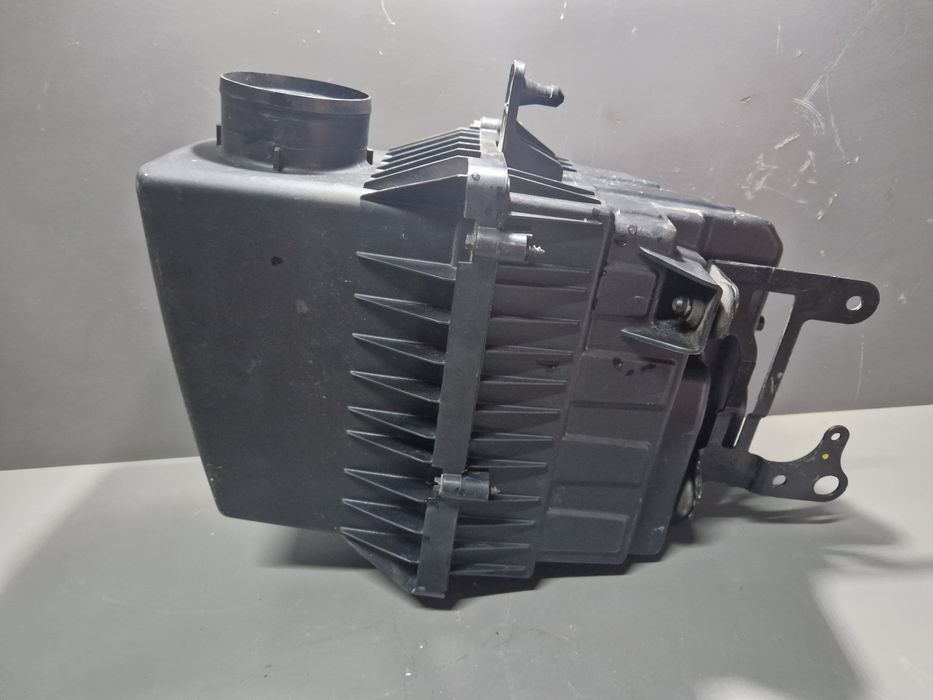 Корпус повітряного фільтра jeep cherokee kl 3.2 2018 2019 2020