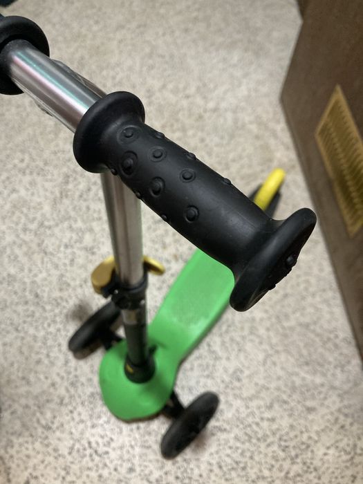 Trotinete criança pequena