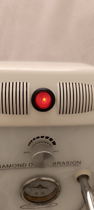 Vendo máquina de microdermoabrasão usada