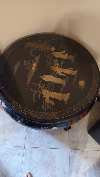Mesa Chinesa em bom estado