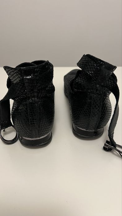 Czarne botki skóra węża 38