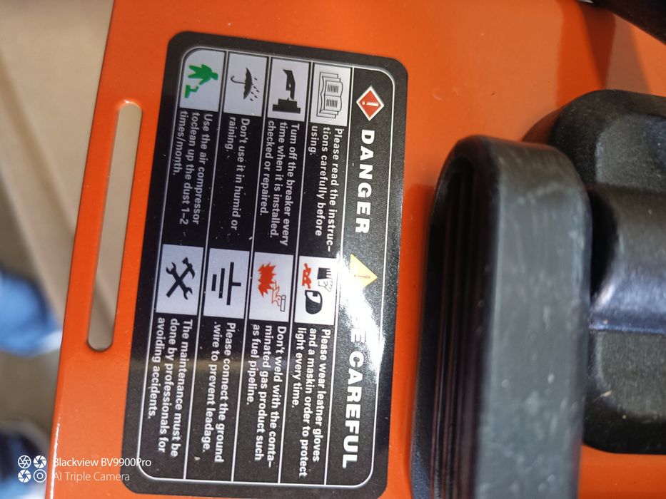 Aparelho de soldar pequenino nem um palmo de mão tem