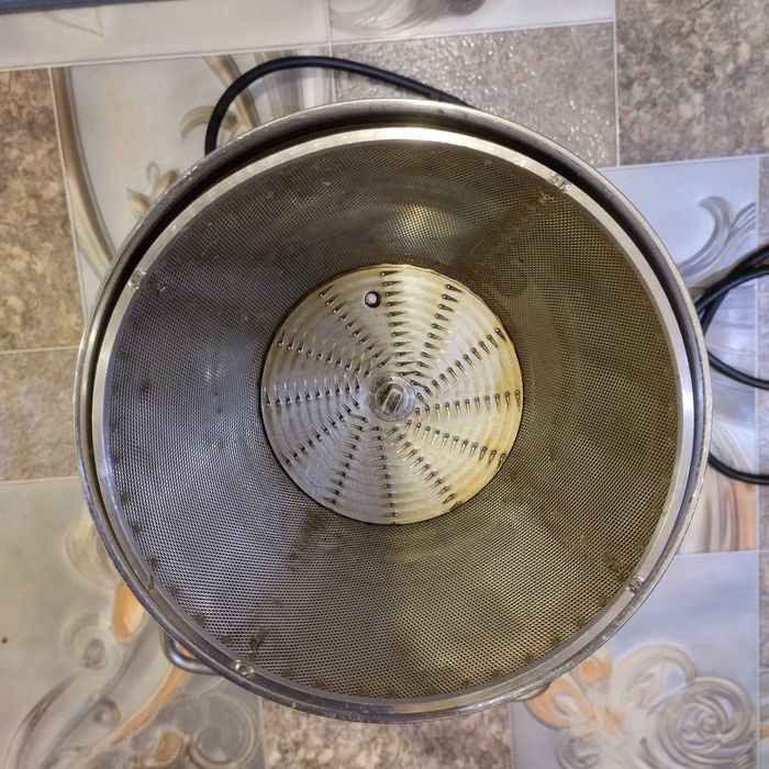 Соковыжималка профессиональная, сокодавка   Vema CE 2047 (Италия)