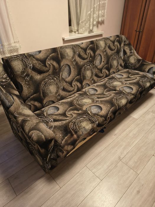 Віддам диван безкоштовно.