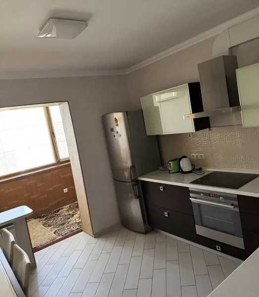 Продаж 2-кімнатної квартири 63 м2 вул. Ернста 6 Солом'янський район