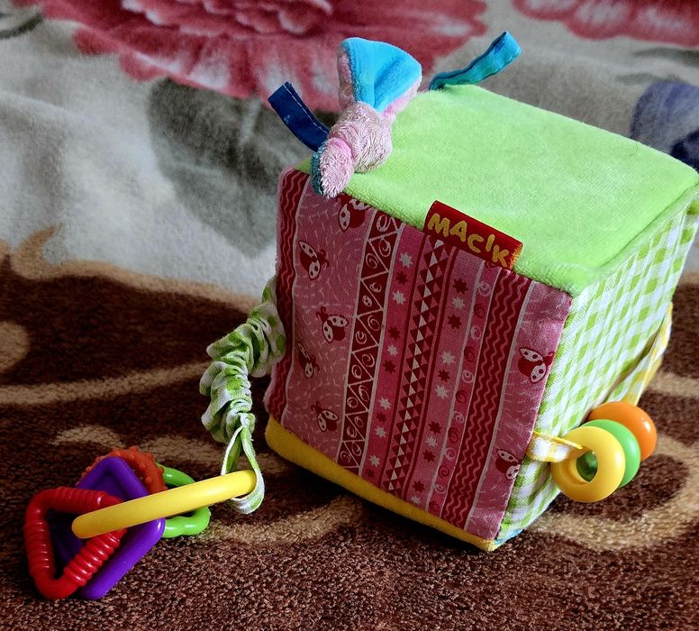 Дитячі іграшки для малюків