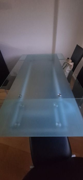 Mesa de jantar em vido