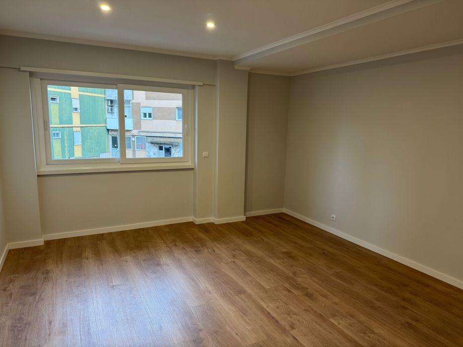 Apartamento T2 completamente remodelado em Casais de Mem Martins