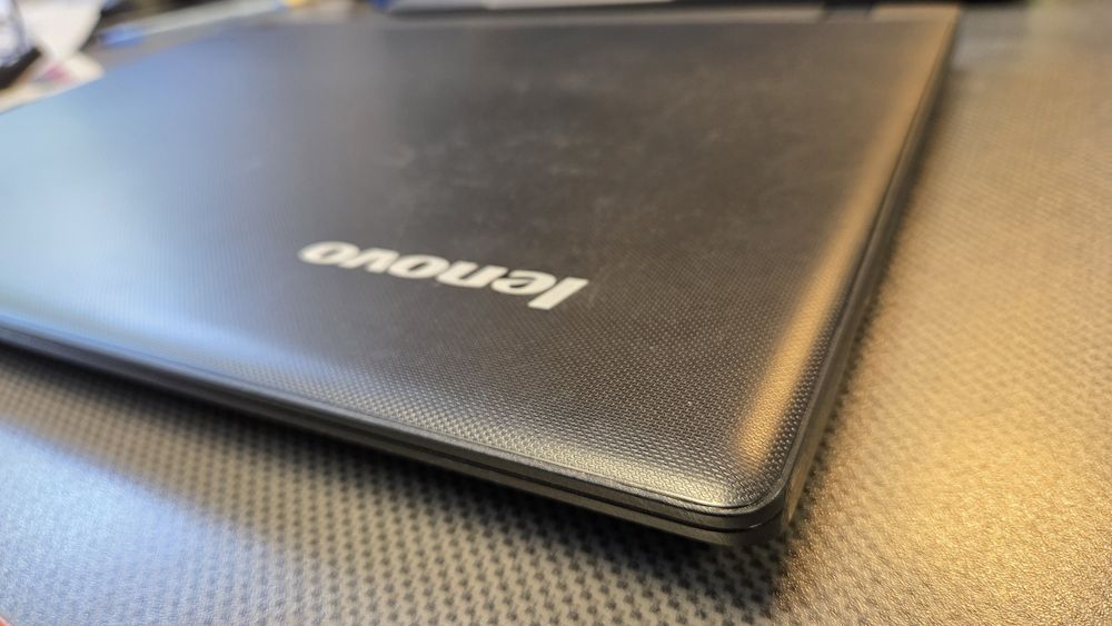 Laptop Lenovo ideapad 100-15IBY Intel Celeron, 4GB RAM, SSD 450 GB