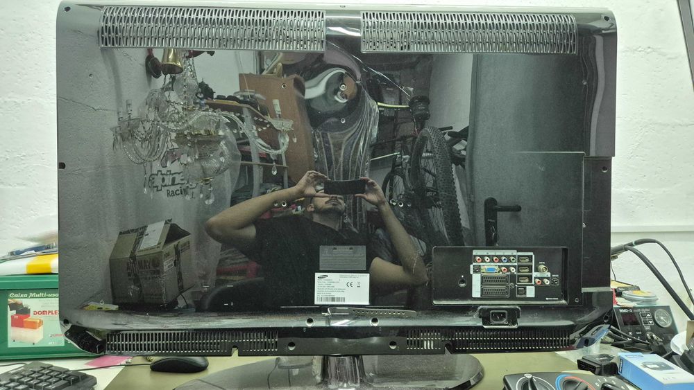 TV LCD Samsung 40" Avariada/Peças