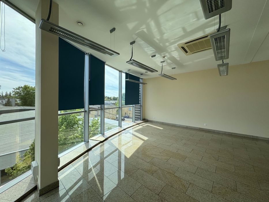 Lokal biurowy 70m2, klimatyzowany, parking. GUMIEŃCE